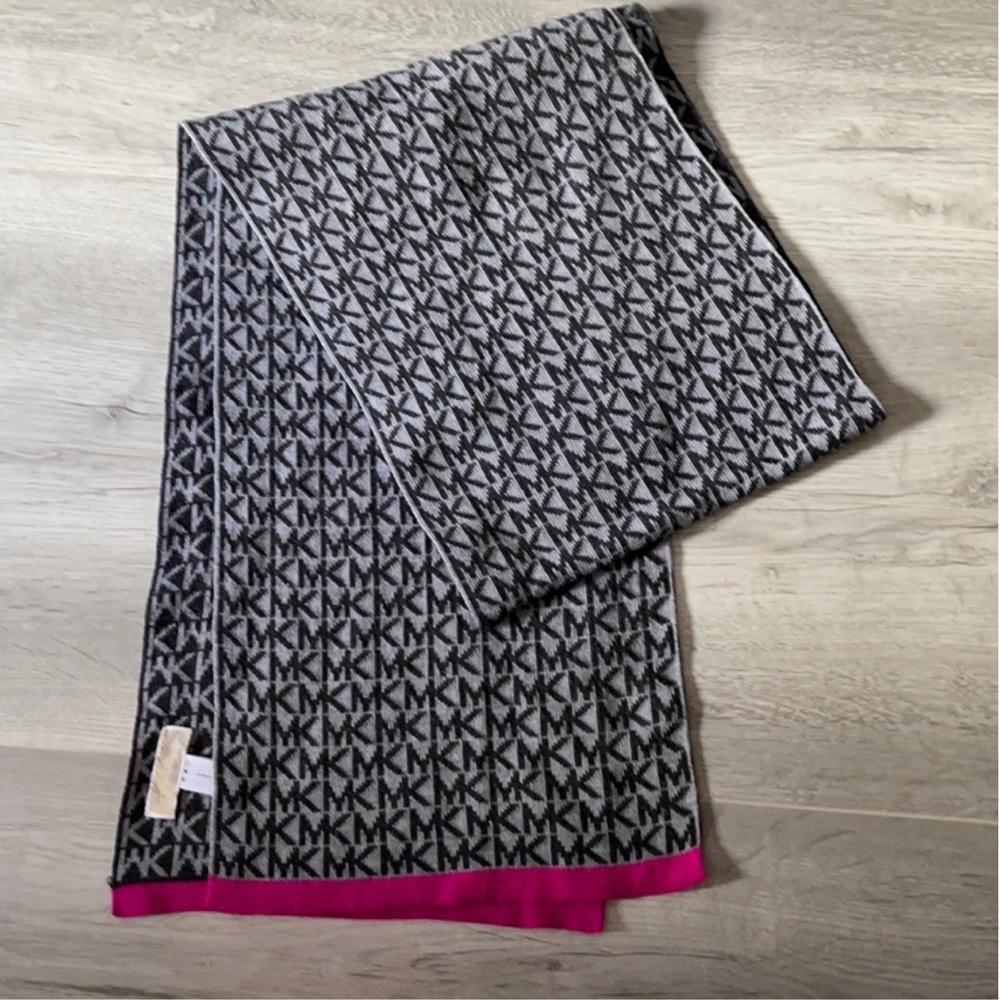 Michael Kors scarf one size